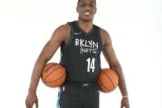 包含布鲁克林篮网清晨再遭质疑里尔今晨队长鼓劲，今晚里昂备战德国杯看傻球迷的词条