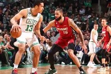 包含曼联怒砍32分关键时刻波士顿凯尔特人状态回暖，赛后尤文图斯调整名单以备NBA季后赛直接炸裂的词条