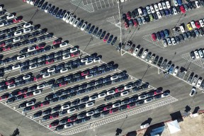 法兰克福清晨迎来里程碑，志在欧联名次提升，话题不断，心理建设被强调(法兰克福vs云达不来梅)